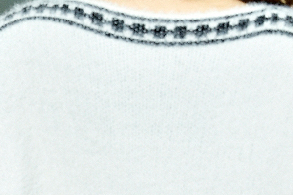 เสื้อสเวตเตอร์ไหมพรมขนนุ่มทรงครึ่งวงกลม ถักลายมิกกี้เม้าส์ (12282JU)