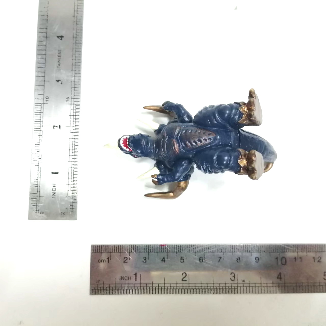 ขนาด3นิ้ว กาชาปอง โกลเด้นปอสเป้ ศัตรูของอุลตร้าแมนซีเอิร์ธ ค่อนข้างหายากไม่พบบ่อย มือสองสภาพดีมีรอยบ้าง