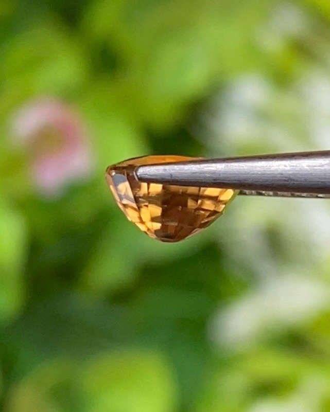 พลอย เพทาย (Zircon) 1.40 กะรัต (Cts.) พลอยแท้ อัญมณีมงคลประจําวันเกิด เครื่องประดับพลอย