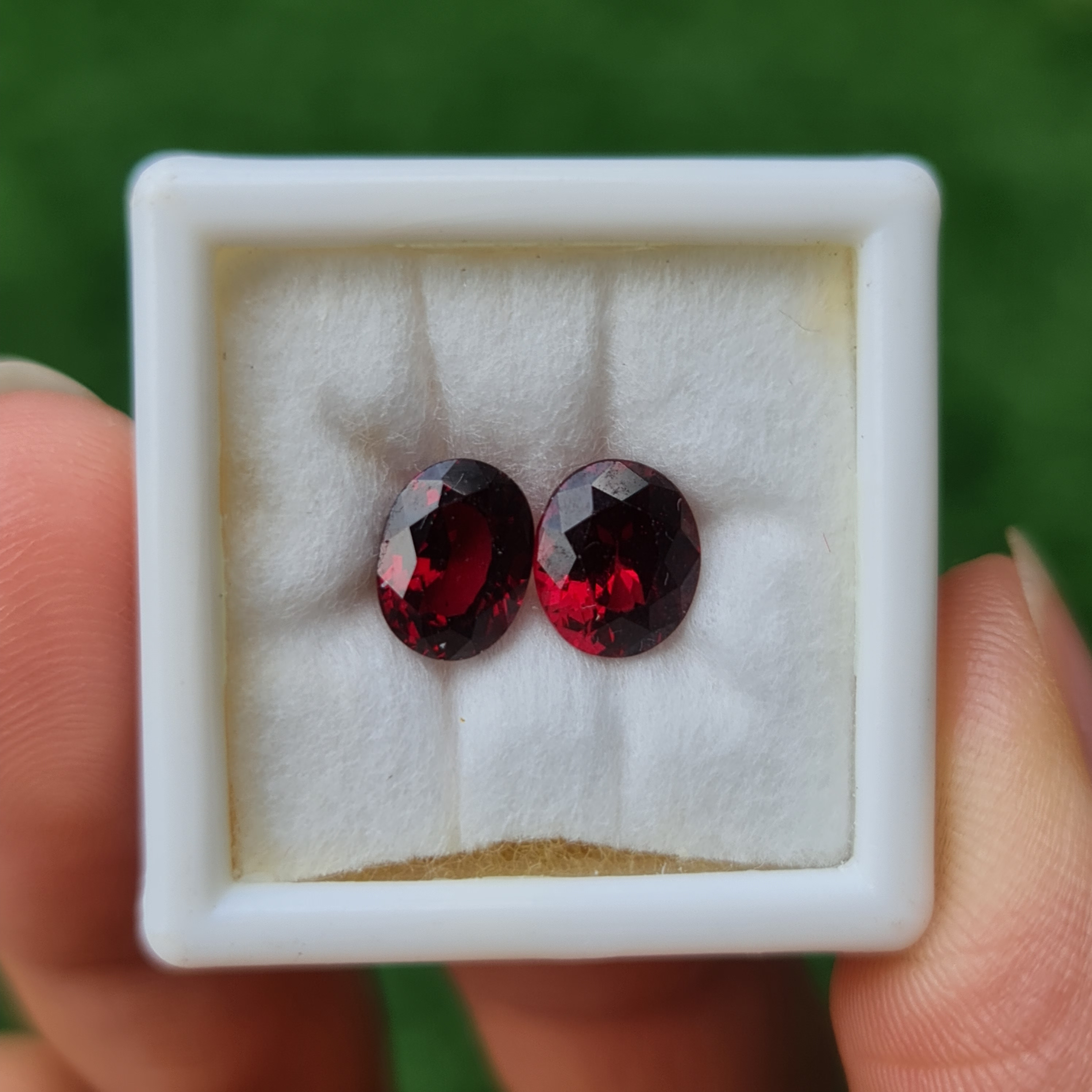 พลอย โรโดไลต์ การ์เน็ท Rhodolite Garnet 3.10 Cts. 2 เม็ด (Pcs.) พลอยแท้ อัญมณีมงคลประจําวันเกิด เครื่องประดับพลอย