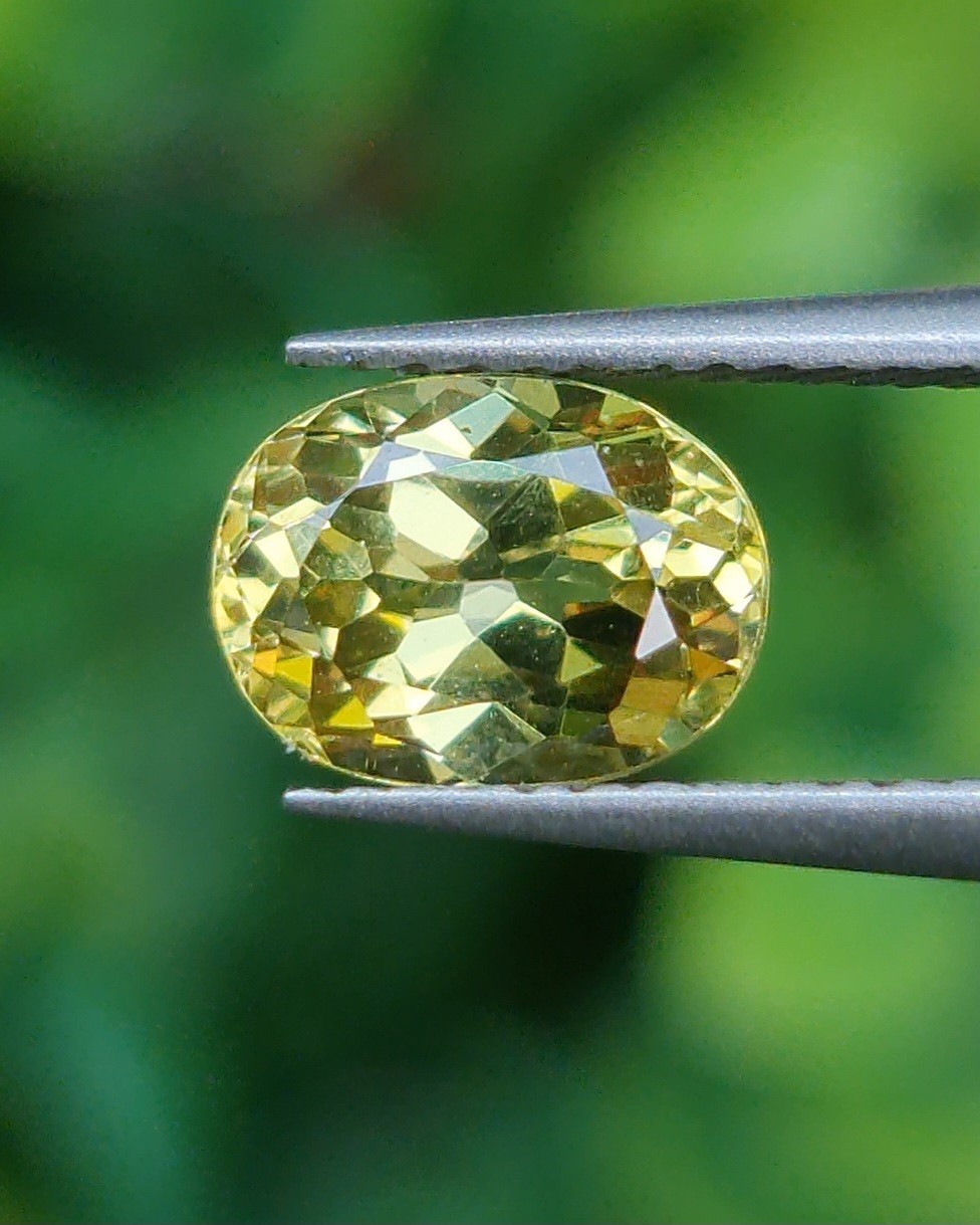 พลอย คริโซเบริล (Chrysoberyl) 1.13 กะรัต (Cts.) พลอยแท้ อัญมณีมงคลประจําวันเกิด เครื่องประดับพลอย