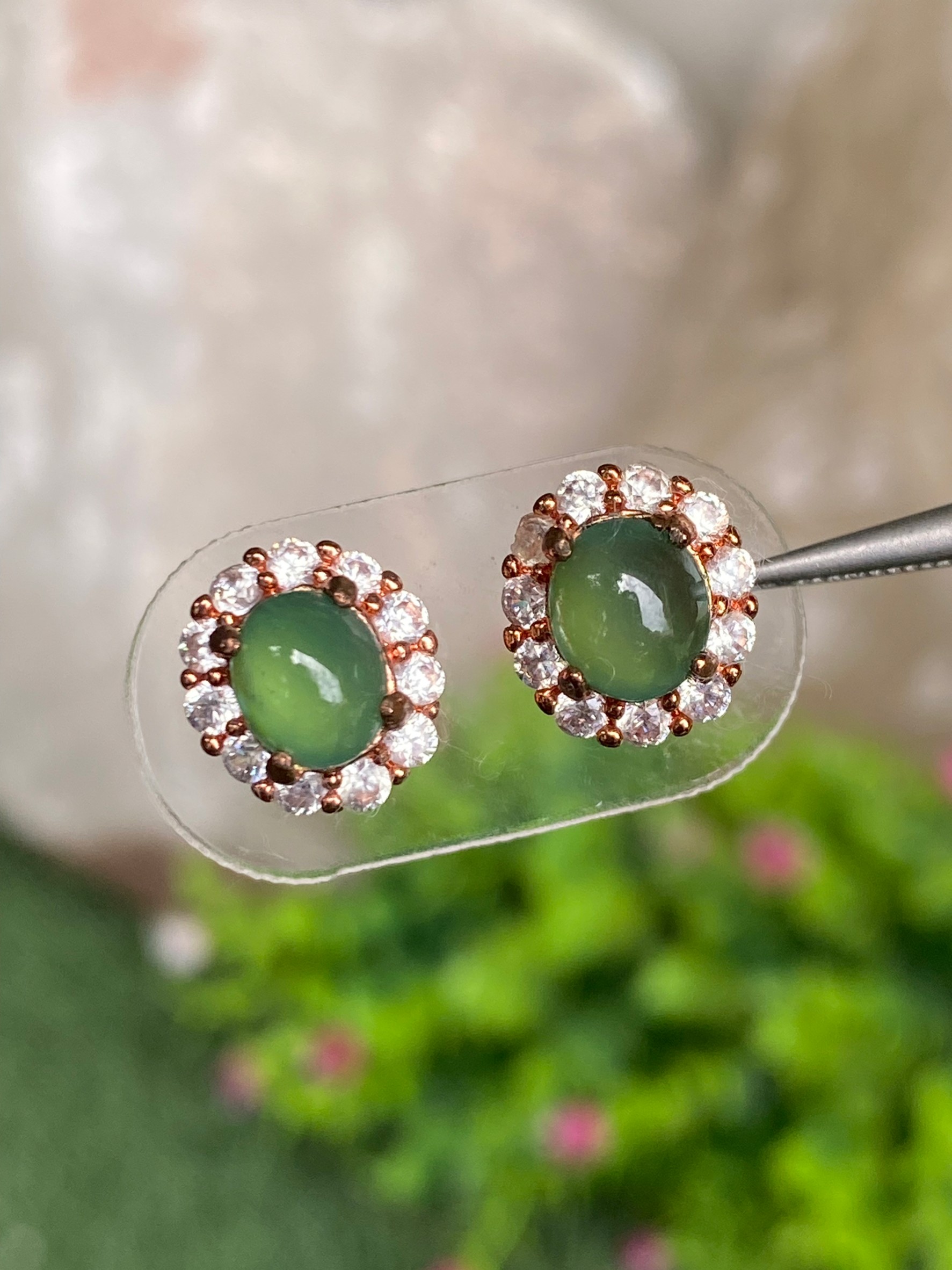 หยก พม่า แท้ Jade ต่างหูหยก (jadeite) ดิบ ไม่ผ่านการปรับปรุง (Type A) พม่า (Myanmar)