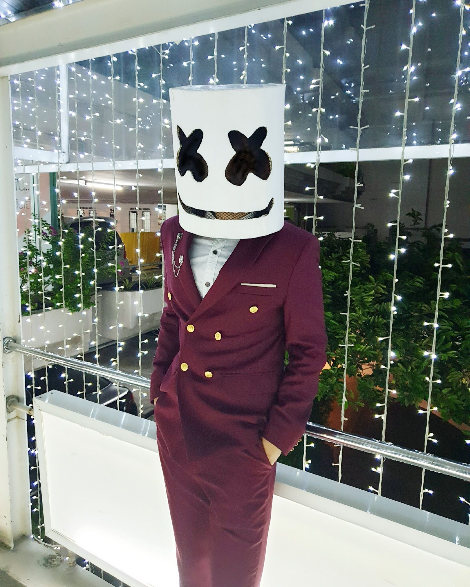 เช่า ชุดสูทชาย สีไวน์แดง สองกระดุม แบบคลาสสิก