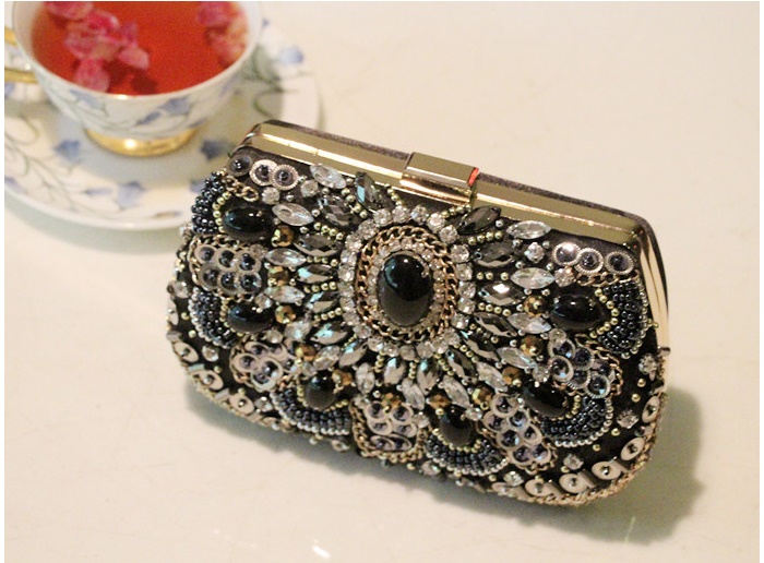 พร้อมส่ง Evening Clutch กระเป๋าออกงาน สีดำ แต่งเลื่อม และมุก สุดหรู พร้อมสายโซ่สะพายสั้น/ยาว สำเนา
