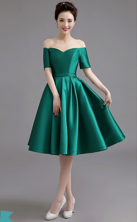 พร้อมส่ง ชุดราตรีสั้น ปาดไหล่ แขนสั้น ผ้าซาติน คอเว้า Sweet heart กระโปรงจับจีบ สวยหรู สีเขียว (เชือกผูกหลัง)