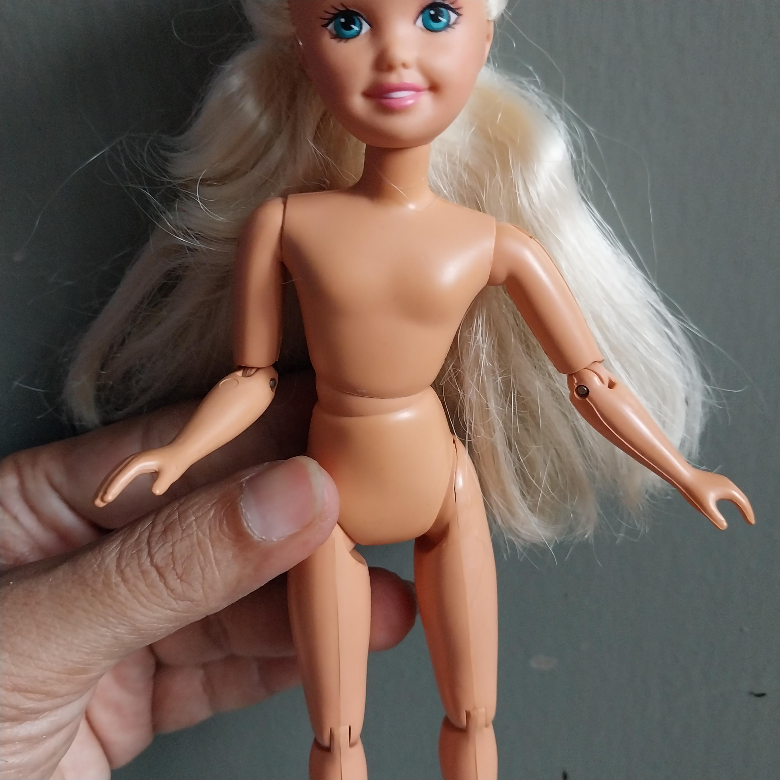 มีหลายภาพ #ตุ๊กตาบาร์บี้เด็กข้อต่อทั้งตัว **บริเวณข้อต่อมีความหลวมบ้าง Mattel1995