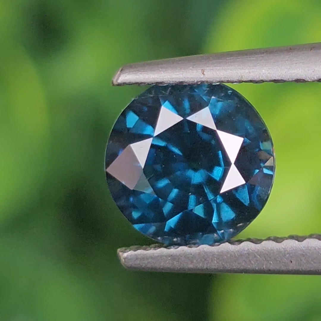 พลอย เพทาย Natural Zircon 1.93 กะรัต (Cts.) พร้อมใบเซอร์ พลอยแท้อัญมณีมงคล ประจําวันเกิด เครื่องประดับพลอย