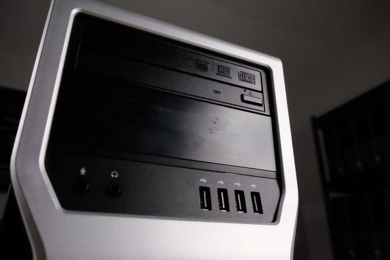 Dell Precision T1600 Workstation เวิร์คสเตชั่น คอมพิวเตอร์ตั้งโต๊ะ Core i3-2100 Ram 8 GB HDD 1 TB การ์ดจอ 1 GB พร้อมใช้มีประกัน