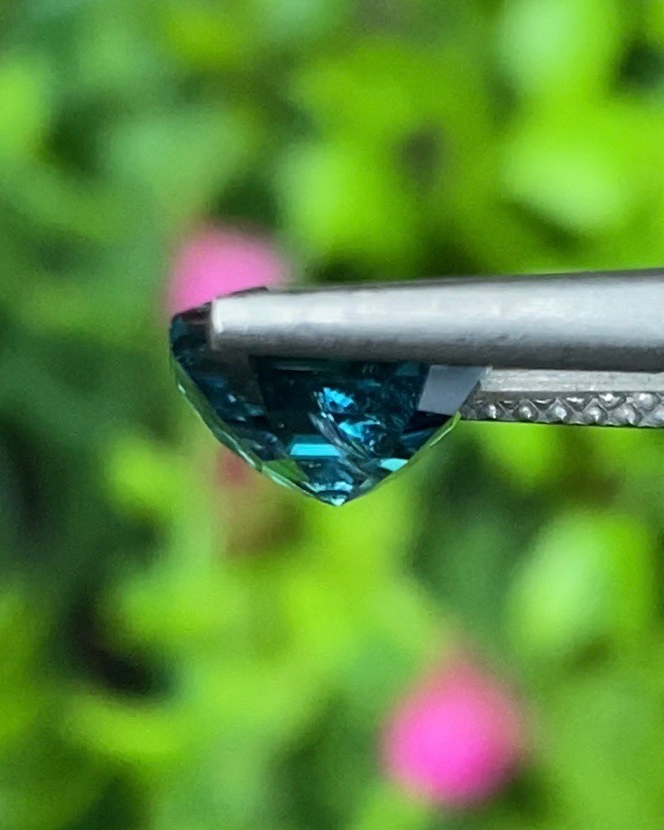 พลอย เพทาย (Zircon) 3.54 กะรัต (Cts.) พลอยแท้ อัญมณีมงคลประจําวันเกิด เครื่องประดับพลอย