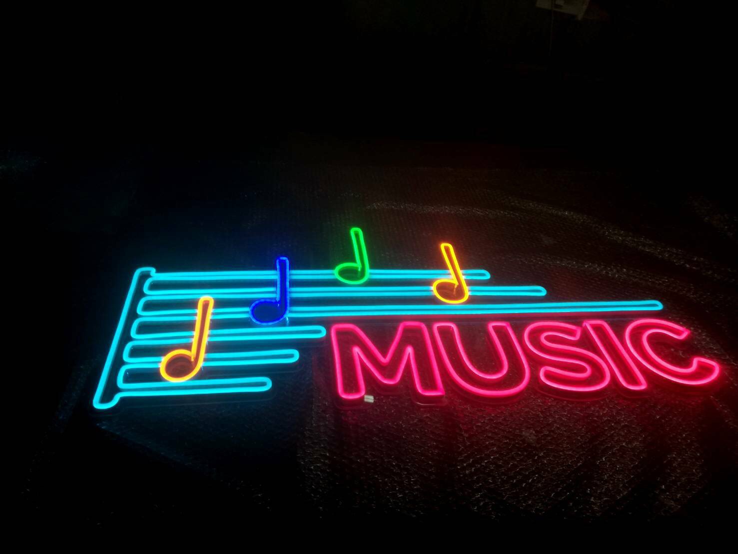 ไฟนีออนดัด - MUSIC