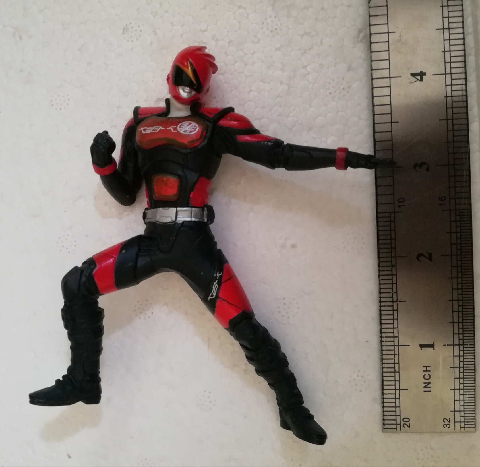 มีหลายภาพ, ** ขาดผ้าพันคอ,แคนดี้ทอย HDM ตัวพิเศษหายากมาก เป็นชุดพิเศษที่เคยขายในแพค ตัว อะกิบะ เรด Akiba Red จาก "ขบวนไม่เป็นทางการ อะกิบะเรนเจอร์ " สูงราว 11ซม.รายละเอียดสวยงาม