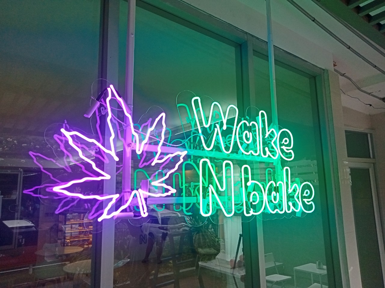 ไฟนีออน เฟค