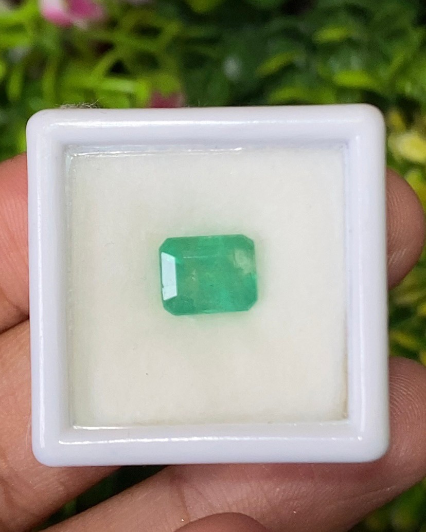 พลอย มรกต Natural Emerald แซมเบีย 2.645 กะรัต (Cts.) พลอยแท้ อัญมณีมงคลประจําวันเกิด เครื่องประดับพลอย