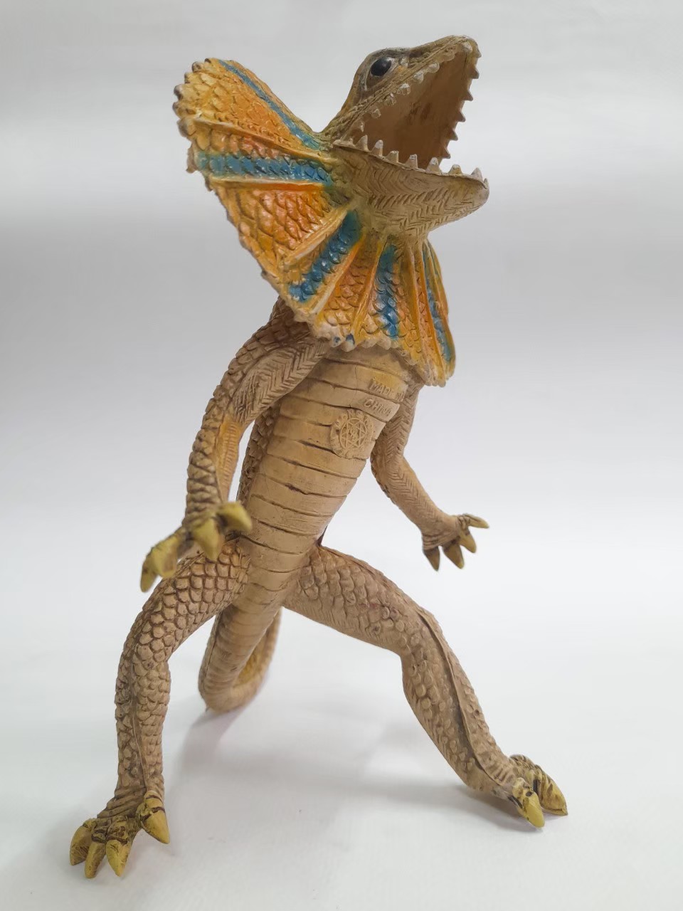 ตุ๊กตายางแข็งตัน ลำตัวบีบได้ กิ้งก่ากายสิทธิ์ งานเก่า มีตราปั๊ม ขนาดตามรูป เก่าเก็บหายาก งานแรร์ มือสองสภาพดี