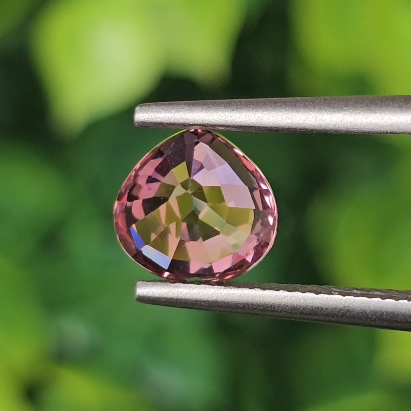 พลอย ชมพู ทัวร์มารีน ( Pink Tourmaline) 1.52 กะรัต (Cts.) อัญมณีมงคลประจําวันเกิด เครื่องประดับพลอย