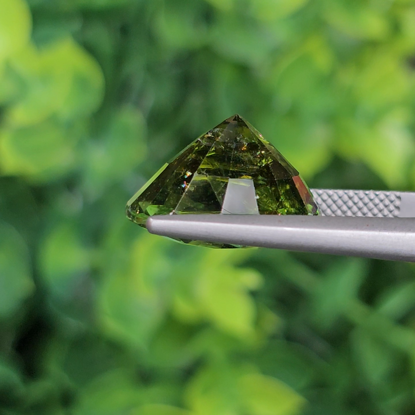 พลอย ทัวร์มาลีน Tourmaline 13.77 กะรัต (Cts.) พลอยแท้อัญมณีมงคล ประจําวันเกิด เครื่องประดับพลอย