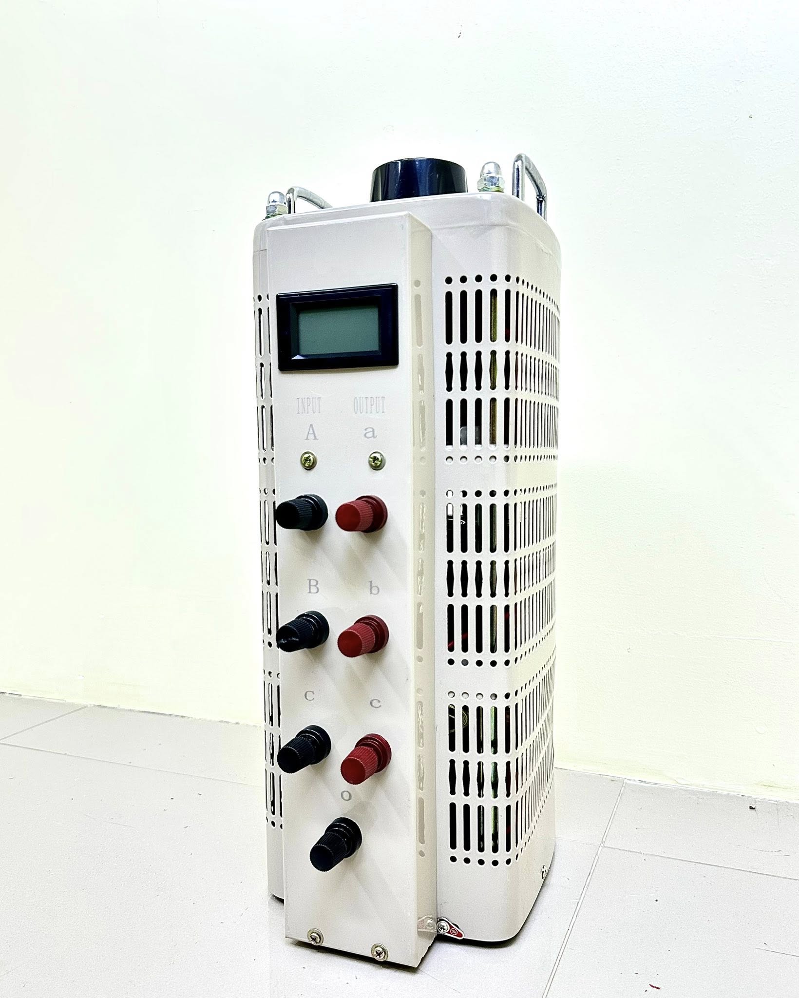 วาริแอค หม้อแปลงปรับแรงดันไฟฟ้าชนิดแกนหมุน 5Kva 3 เฟส