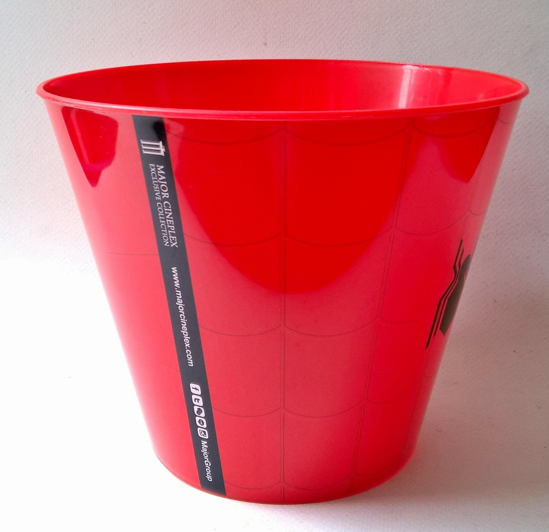 ของสะสมจากภาพยนต์แนวอนิเมชั่น " ถังข้าวโพด พร้อมแว่นตา Spiderman Far from Home " จาก เมเจอร์ ซีนีเพล็ซ์ Major Cineplex's collectible Pop corn bucket with Spierman design printing and eye glasses, size of bucket is abt.17*14 cm.+piderman eye