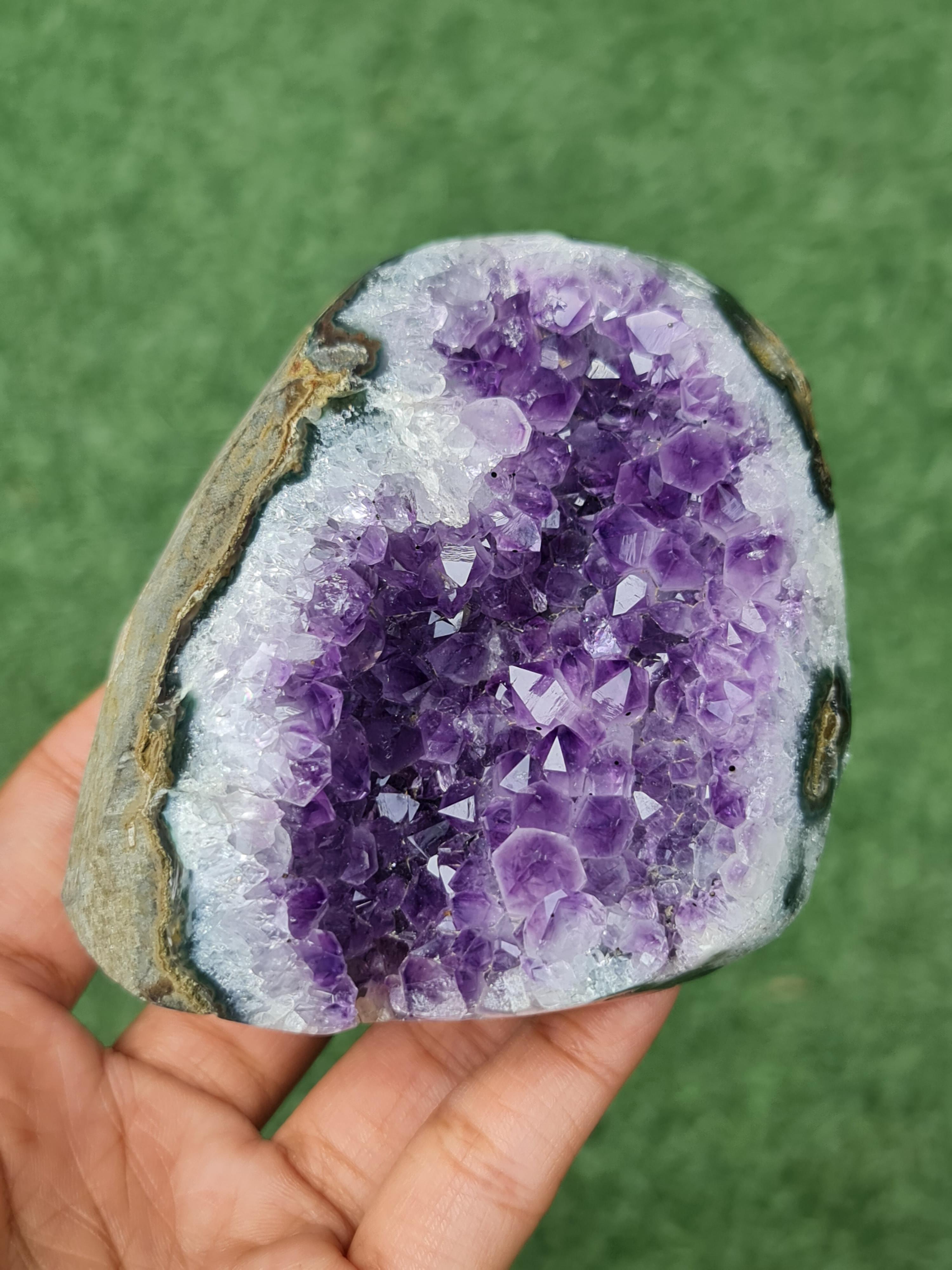 ก้อน ผลึก อเมทิส จีโอด Amethyst Geode 356 กรัม (grams.) พลอยแท้ อัญมณีมงคลประจําวันเกิด เครื่องประดับพลอย
