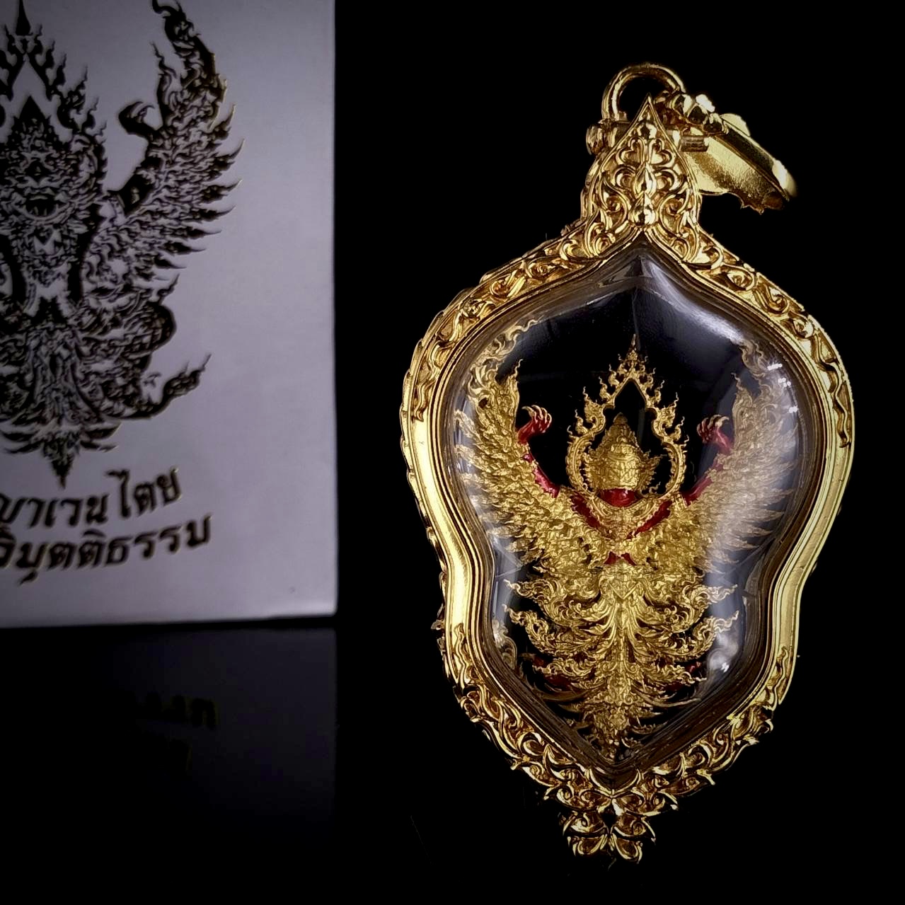 พญาครุฑ พญาเวนไตย รหัส 14 เนื้อทองลำอู่ชุบทองลงยา พร้อมเลี่ยมกรอบบรอนซ์ชุบทอง