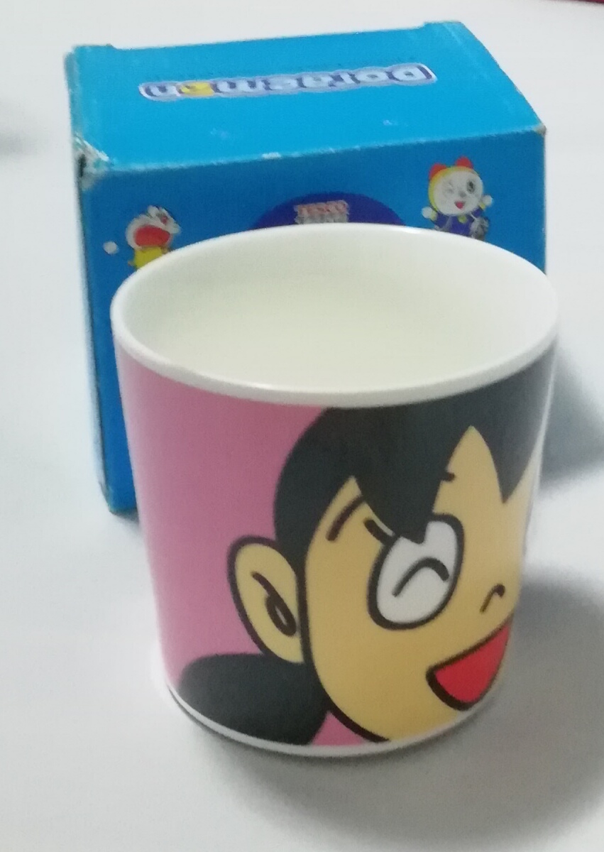 แก้วน้ำเซรามิกสีชมพู ลายชิสุกะ ของสะสมแลกซื้อจากเทสโก้โลตัส **กล่องมีตำหนิ โปรดตรวจสอบทุกภาพ