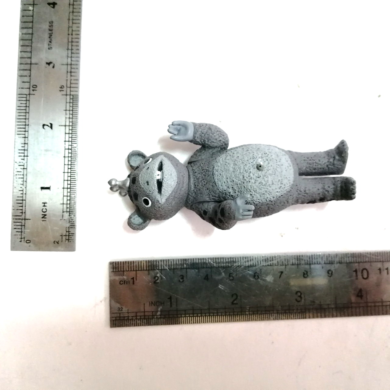 ซอฟ ขนาด3นิ้ว ไคจู บุสก้า (บุสก้าจอมอภินิหาร)รุ่นบุสก้าโบกมือ สีเทา ขนาดตามรูป สภาพดี