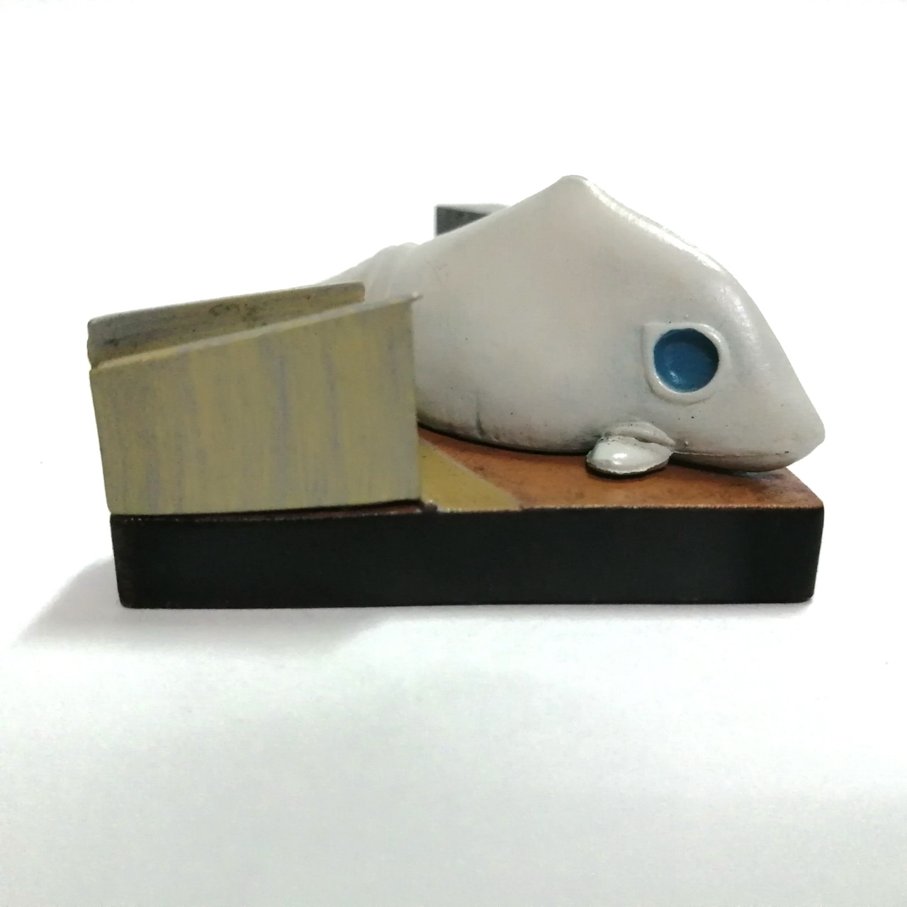 ของสะสม ชุดฉาก สารานุกรมอุลตร้าแมน สัตว์ประหลาด กวาด้อน เอ (ตัวอ่อน)พร้อมฐานและอาคาร ประกอบฉาก สภาพดี