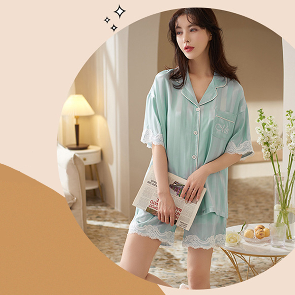 🚩พร้อมส่ง🚩ชุดนอน Silk Satin แขนสั้นขาสั้น ชุดนอนซาตินเกรดพรีเมี่ยม ผ้านุ่มลื่นละมุนผิว แต่งปักลูกไม้ (CT116-4)