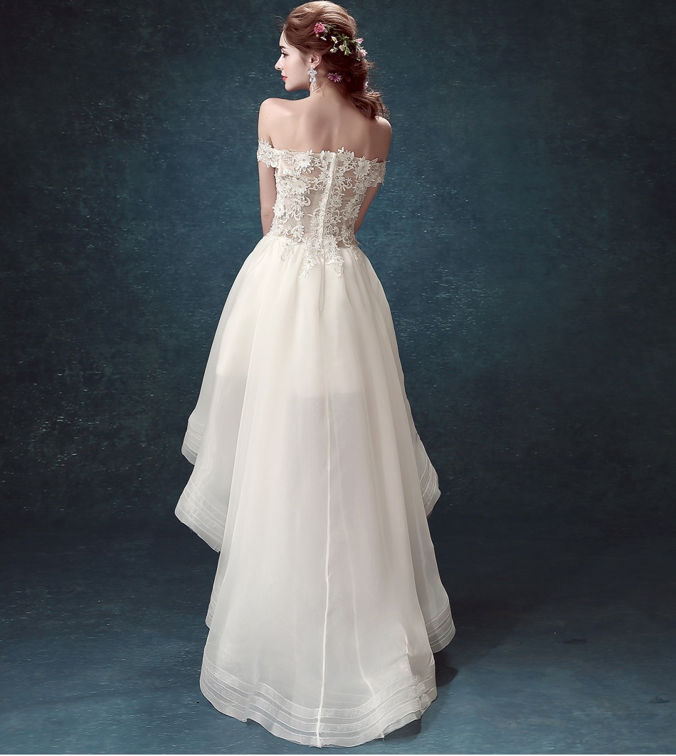 Pre-order ชุดแฟนซี ชุดเจ้าสาว ชุดราตรี สีขาว ปาดไหล่ แต่งดอกไม้ ปักเลื่อม หน้าสั้นหลังยาว เชือกผูกหลัง