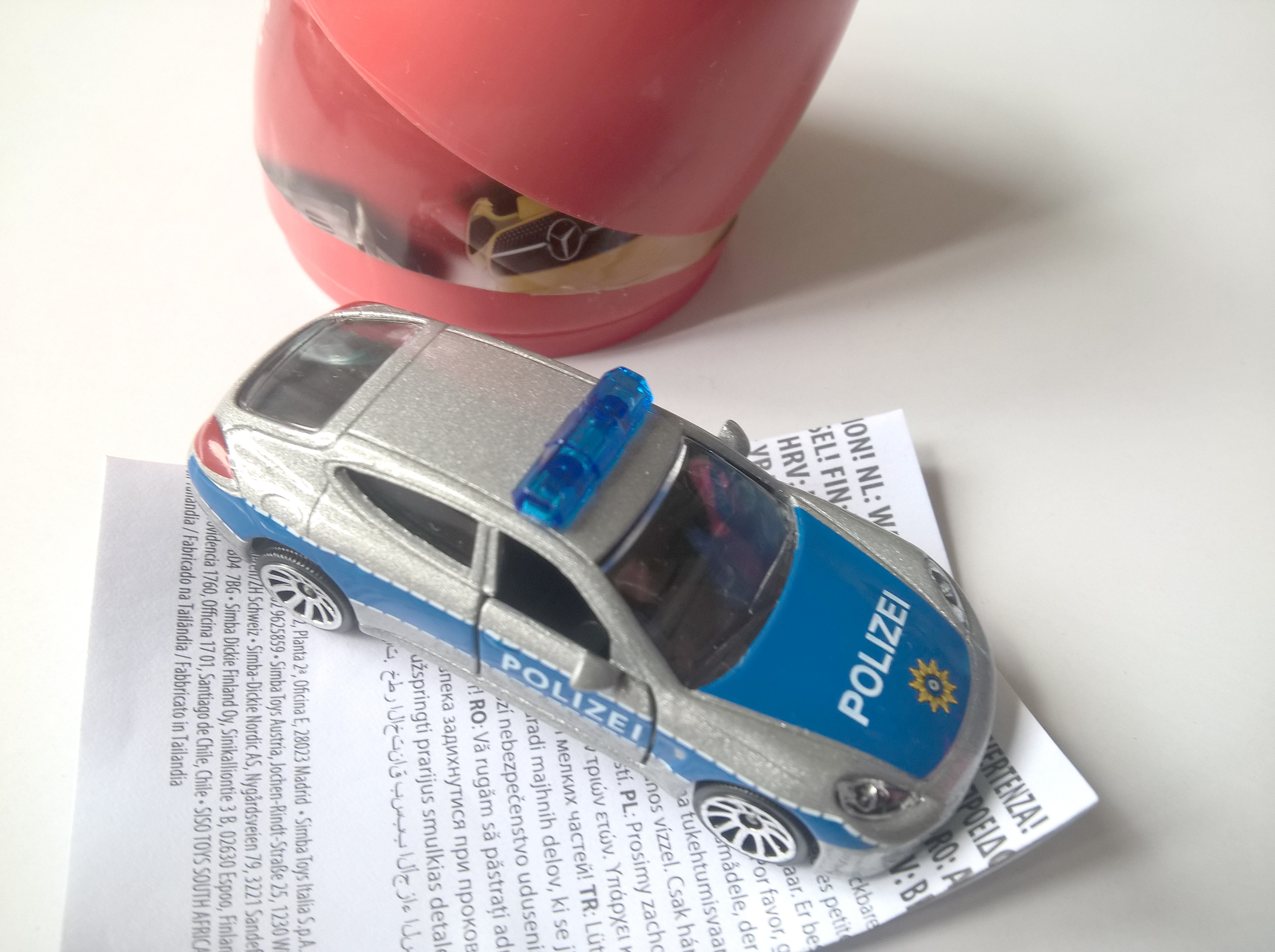 โมเดลรถเหล็ก Majorette Polizei ในแคปซูล