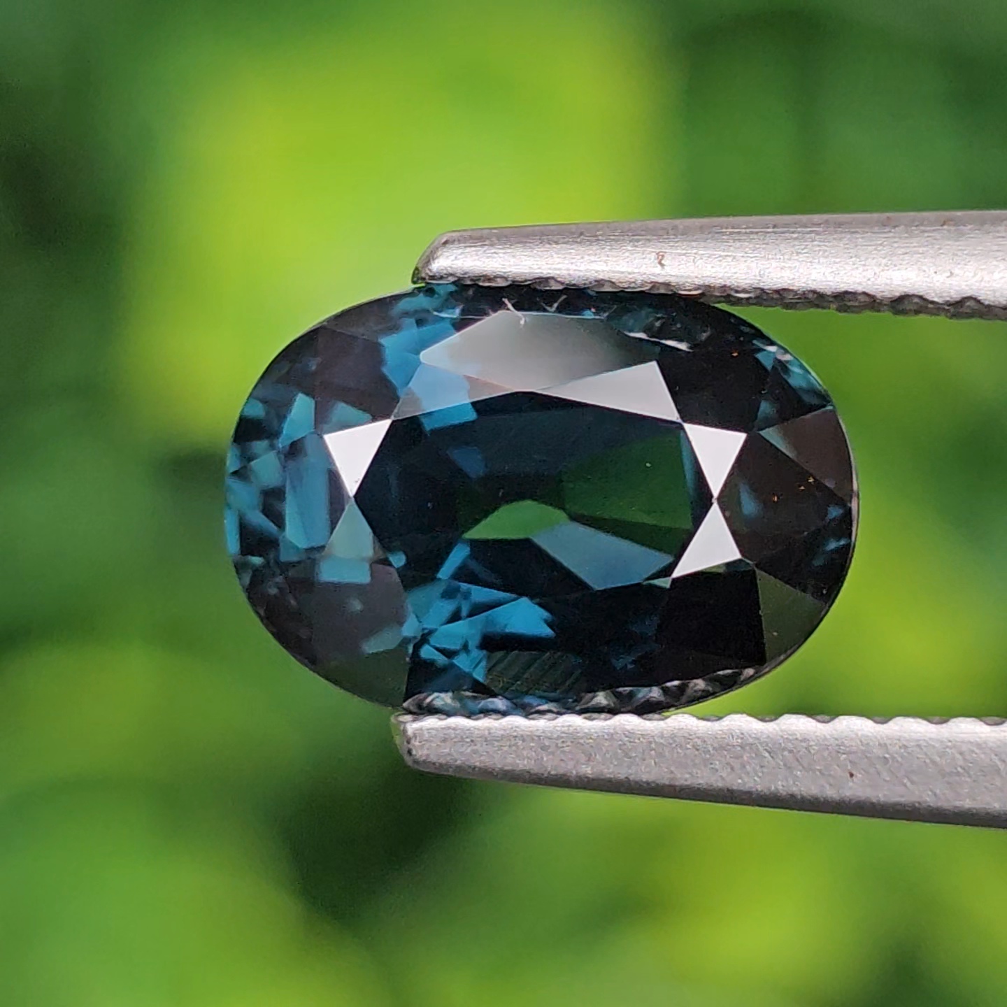 พลอย แซปไฟร์สีน้ำเงินอมเขียว Teal Sapphire 3.03 กะรัต (Cts.) พลอยแท้ อัญมณีมงคลประจําวันเกิด เครื่องประดับพลอย