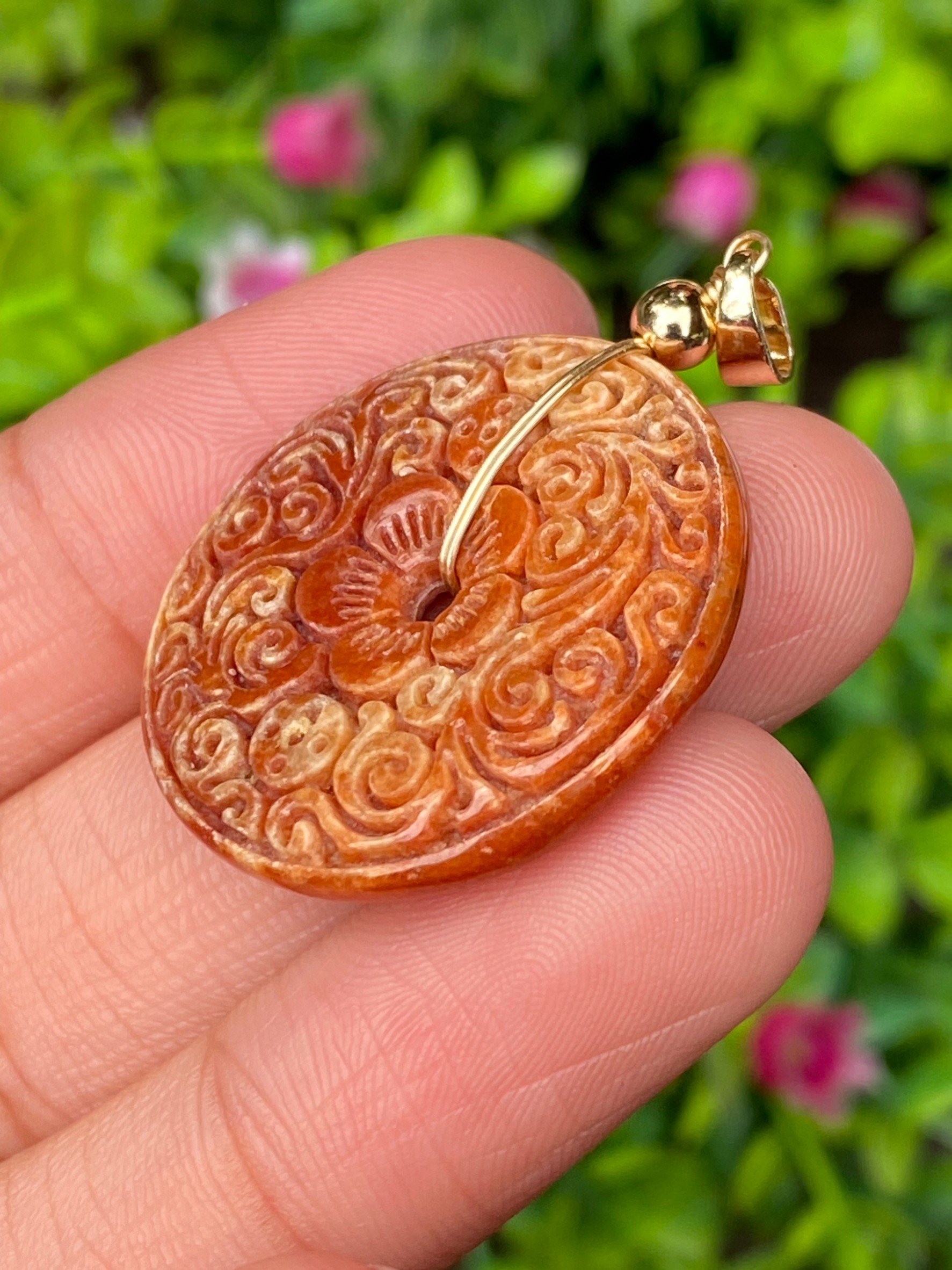 หยก พม่า แท้ Jade จี้โดนัทหยก แกะลาย (Curving Bi-disc jadeite) พม่า (Myanmar) 36.16 กะรัต (Cts.)