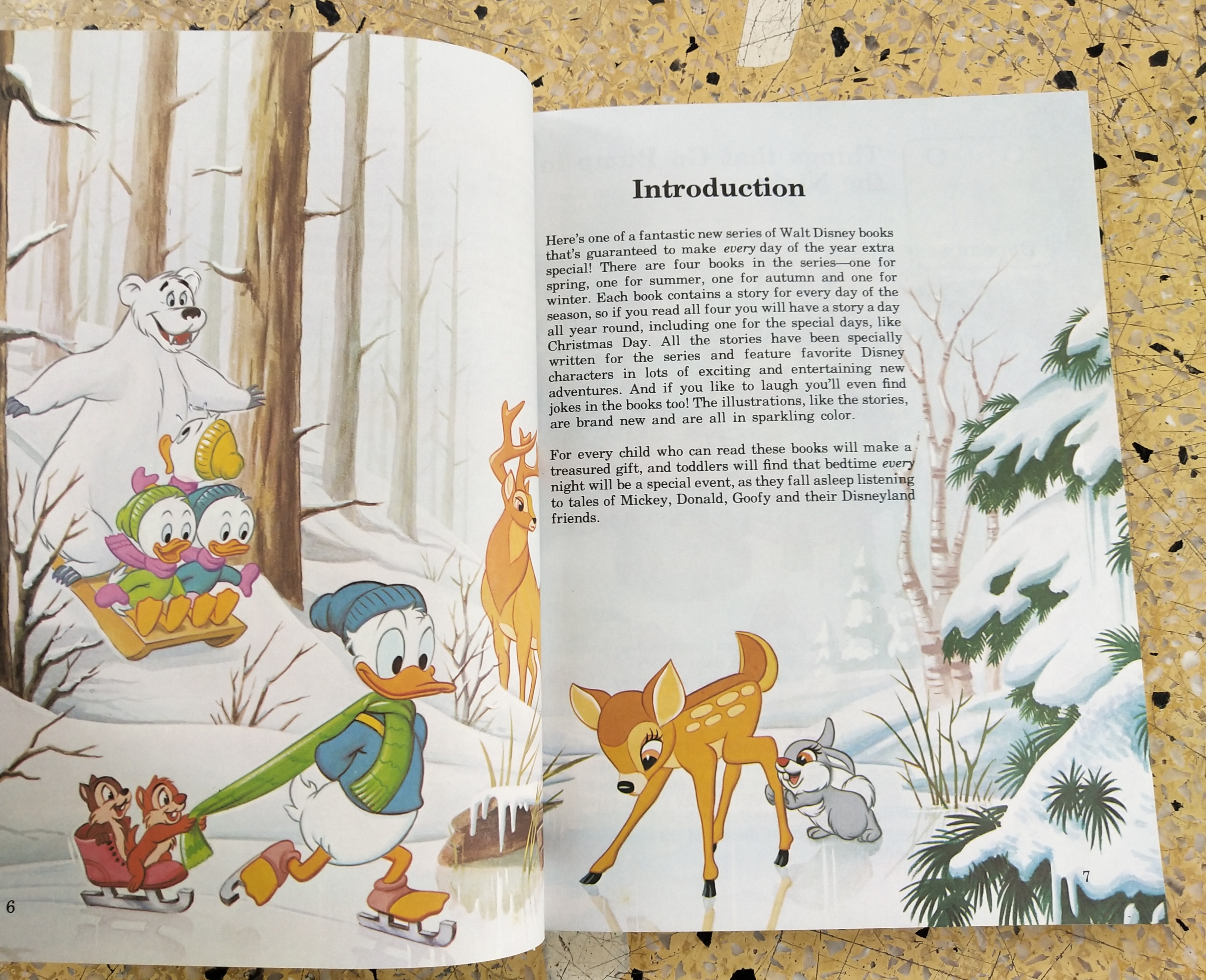 หนังสือภาพการ์ตูนดิสนีย์น่ารัก **หนังสิอเก่า มีตำหนิ โปรดตรวจสอบทุกภาพ ปกแข็ง ฉบับภาษาอังกฤษ เล่าเรื่องราวของทุกวันในฤดูหนาว ผ่านตัวการ์ตูนจากดิสนีย์ Story a Day for every day of the year ,Winter