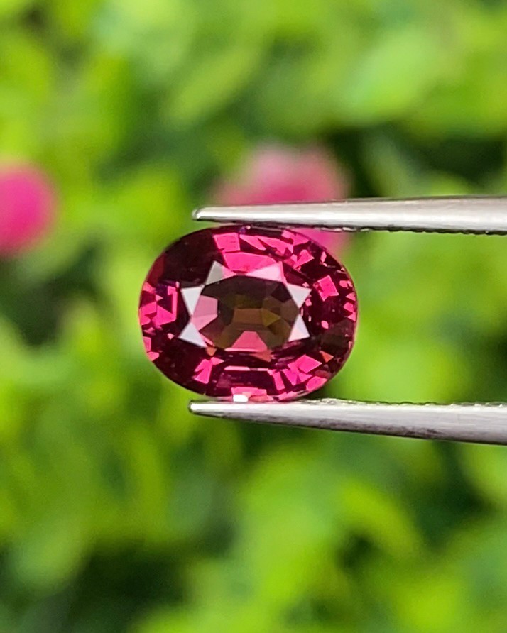 พลอย โรโดไลต์ กาเน็ท Rhodolite Garnet 1.49 กะรัต Cts.พลอยแท้ อัญมณีมงคลประจําวันเกิด เครื่องประดับพลอย