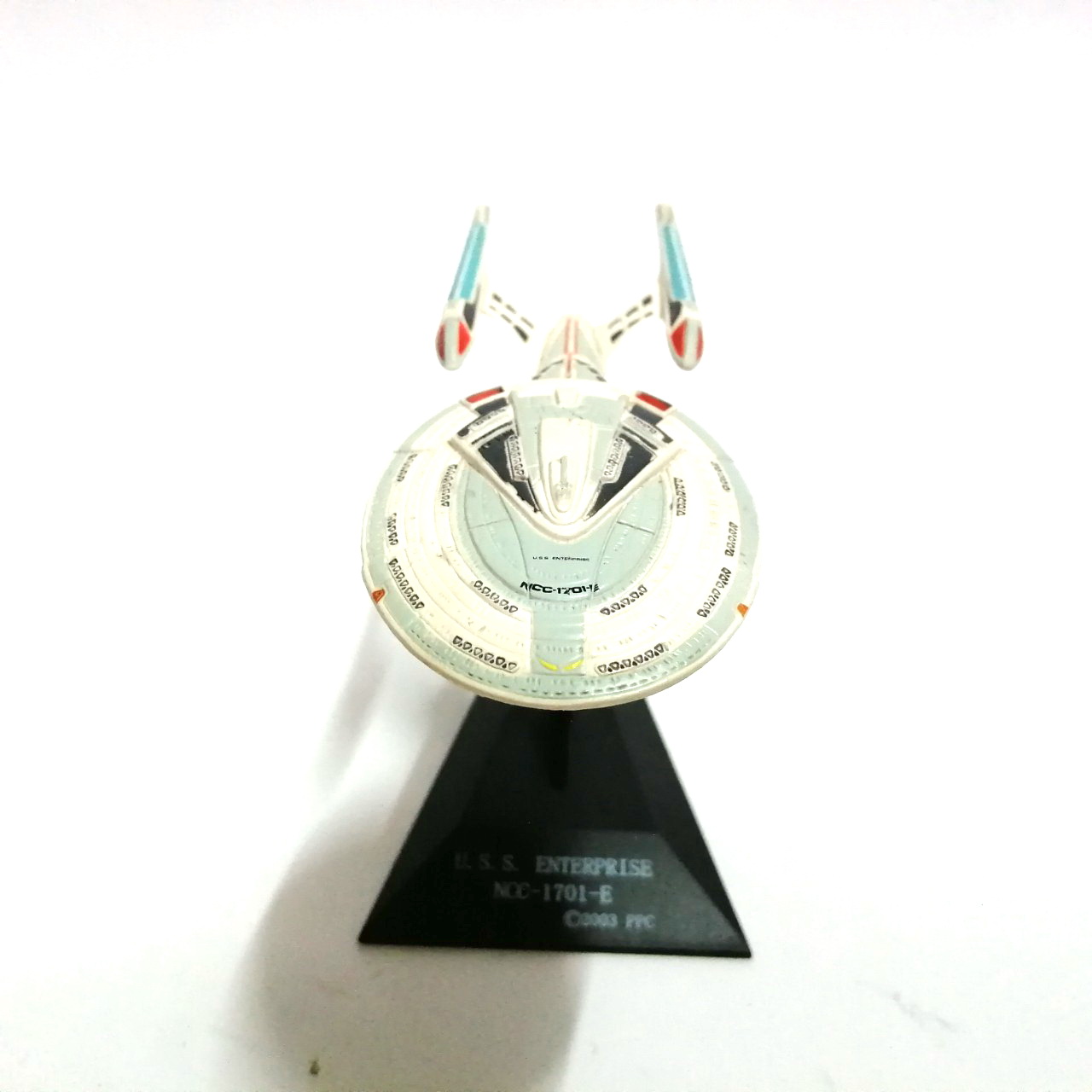 ของสะสม ยาน uss Enterprise NCC 1701 E ขนาดยาวราว 6 นิ้ว ถอดได้บางชิ้น พร้อมฐาน งานเก่าเก็บ