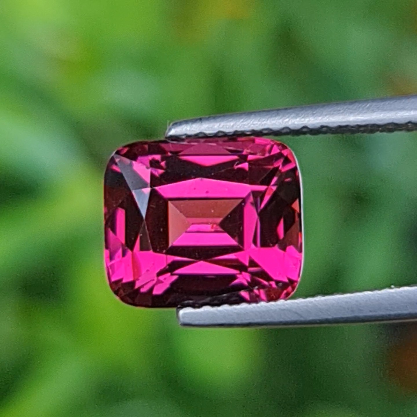 พลอย อุมบาไลต์ การ์เน็ต Umbalite Garnet 3.97 กะรัต (Cts.) ดิบ Unheated พร้อมใบเซอร์ พลอยแท้ อัญมณีมงคลประจําวันเกิด เครื่องประดับพลอย