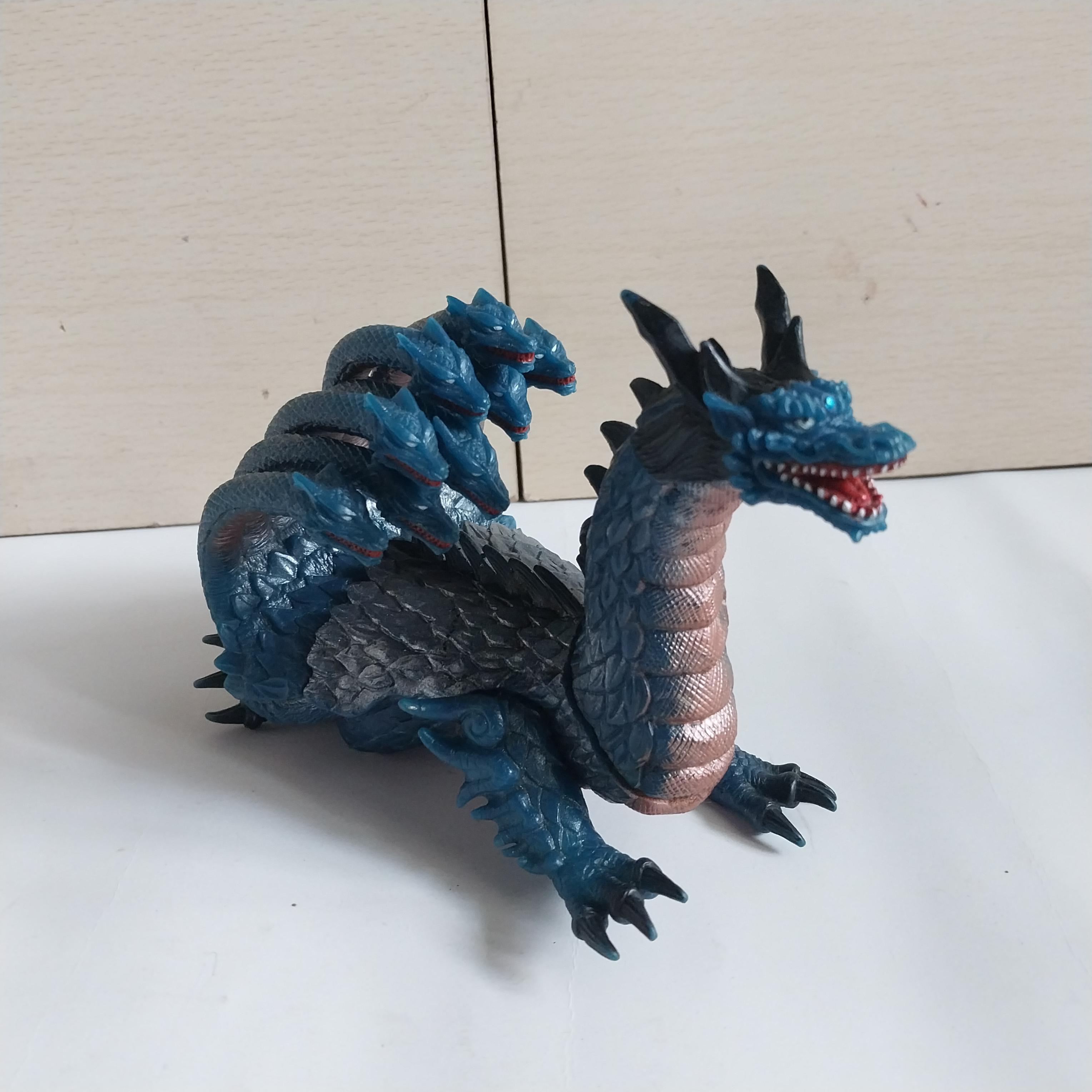 ซอฟ6นิ้ว ขนาดตามรูป,มังกร มิซึโนะเอะโนะริว มังกร9หัว จากอุลตร้าแมนไกอา สภาพดีืมีรอยถลอกเล็กน้อย