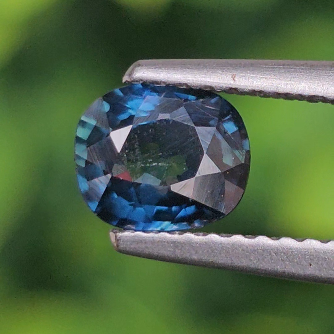 พลอย ไพลิน Blue Sapphire 1.00กะรัต (Cts.) ดิบ (Unheated ) พลอยแท้ อัญมณีมงคลประจําวันเกิด เครื่องประดับพลอย