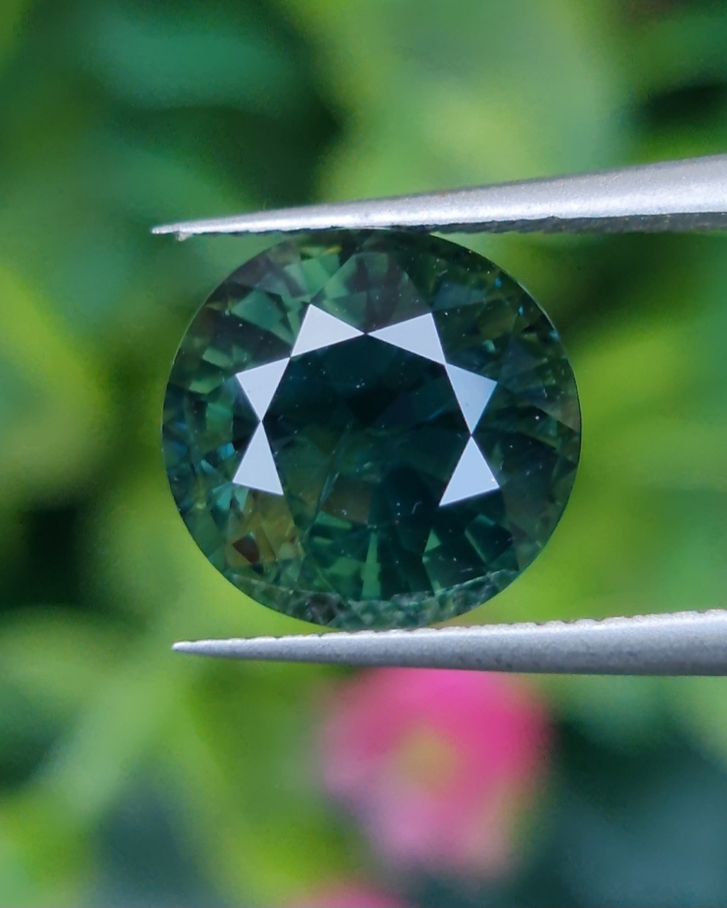 พลอย เขียวส่อง Green Sapphire 5.11 กะรัต (Cts.) ดิบ (Unheated) พร้อมใบเซอร์ (With Certificate) พลอยแท้ อัญมณีมงคลประจําวันเกิด เครื่องประดับพลอย