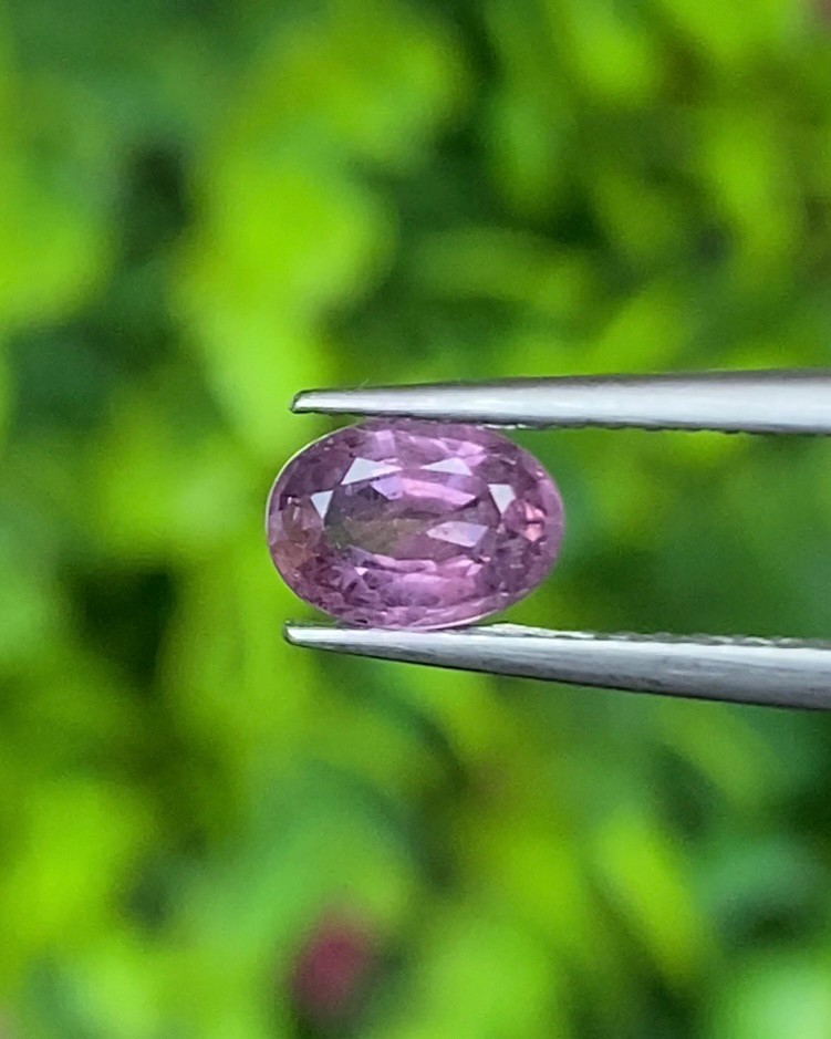 พลอย เพอเพิล แซฟไฟร์ สีม่วง Purple Sapphire ดิบ Unheated 0.80 กะรัต (Cts.) พลอยแท้ อัญมณีมงคลประจําวันเกิด เครื่องประดับพลอย
