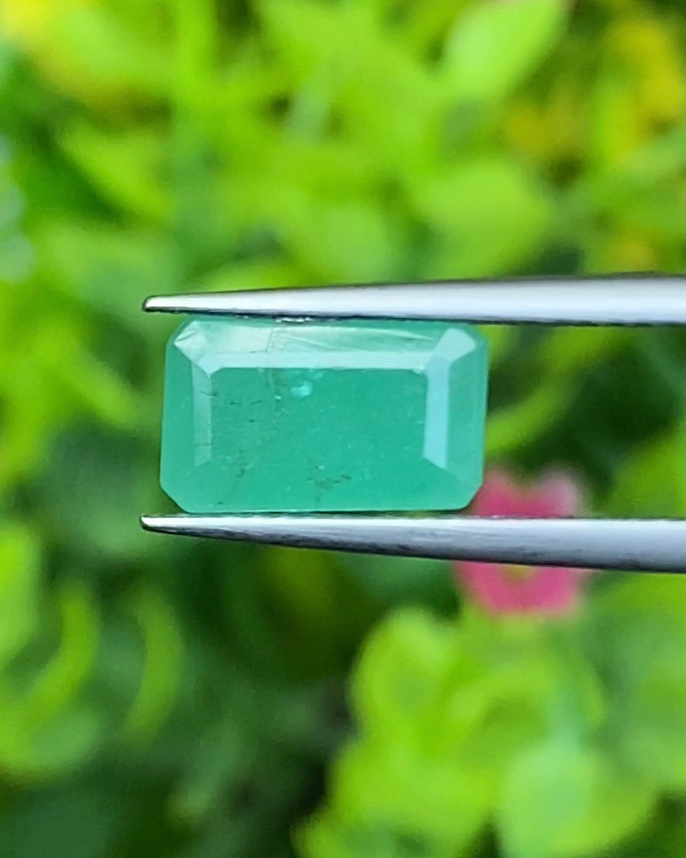 พลอย มรกต Natural Emerald แซมเบีย 2.51 กะรัต (Cts.) พลอยแท้ อัญมณีมงคลประจําวันเกิด เครื่องประดับพลอย