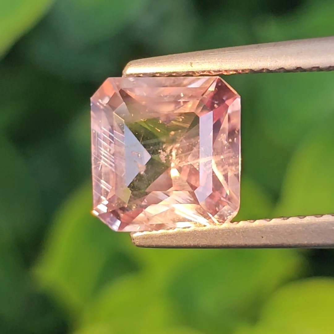 พลอย คัลเลอร์เชนจ์ แซฟไฟร์ Color Change Sapphire 2.51 กะรัต (Cts.) พร้อมใบเซอร์ พลอยแท้ อัญมณีมงคลประจําวันเกิด เครื่องประดับพลอย