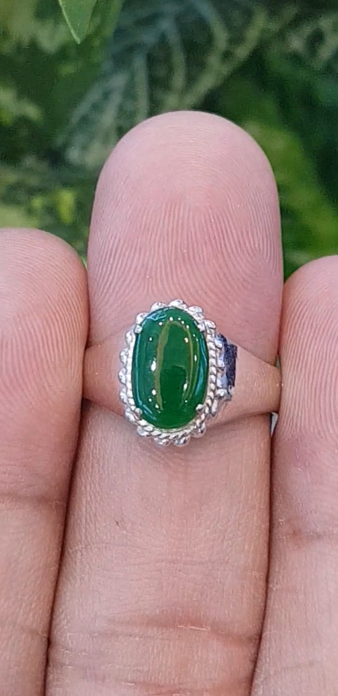 หยก พม่า แท้ Jade แหวนหยก 翡翠戒指 (Jadeite ring) 1.07 กะรัต (Cts.) (Size) 57 ดิบ ไม่ผ่านการปรับปรุง (Type A) พม่า (Myanmar)