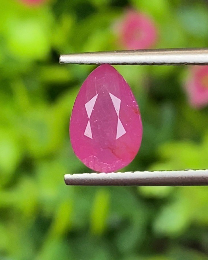 พลอย ทับทิม พม่า (Burmese Ruby Sapphire) 2.78 กะรัต ดิบ (Unheated) พร้อมใบเซอร์ พลอยแท้ อัญมณีมงคลประจําวันเกิด เครื่องประดับพลอย
