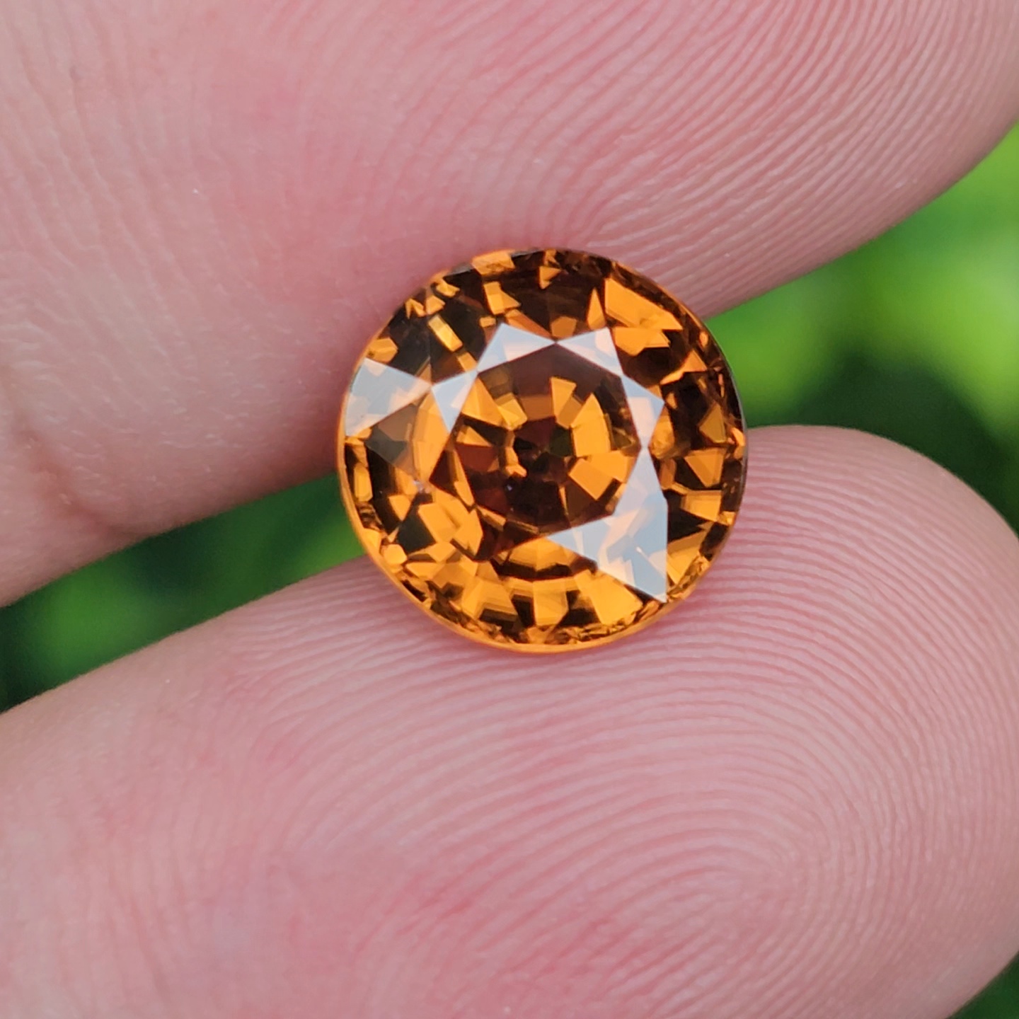 พลอย เพทาย (Zircon) 4.98 กะรัต (Cts.) พลอยแท้ อัญมณีมงคลประจําวันเกิด เครื่องประดับพลอย