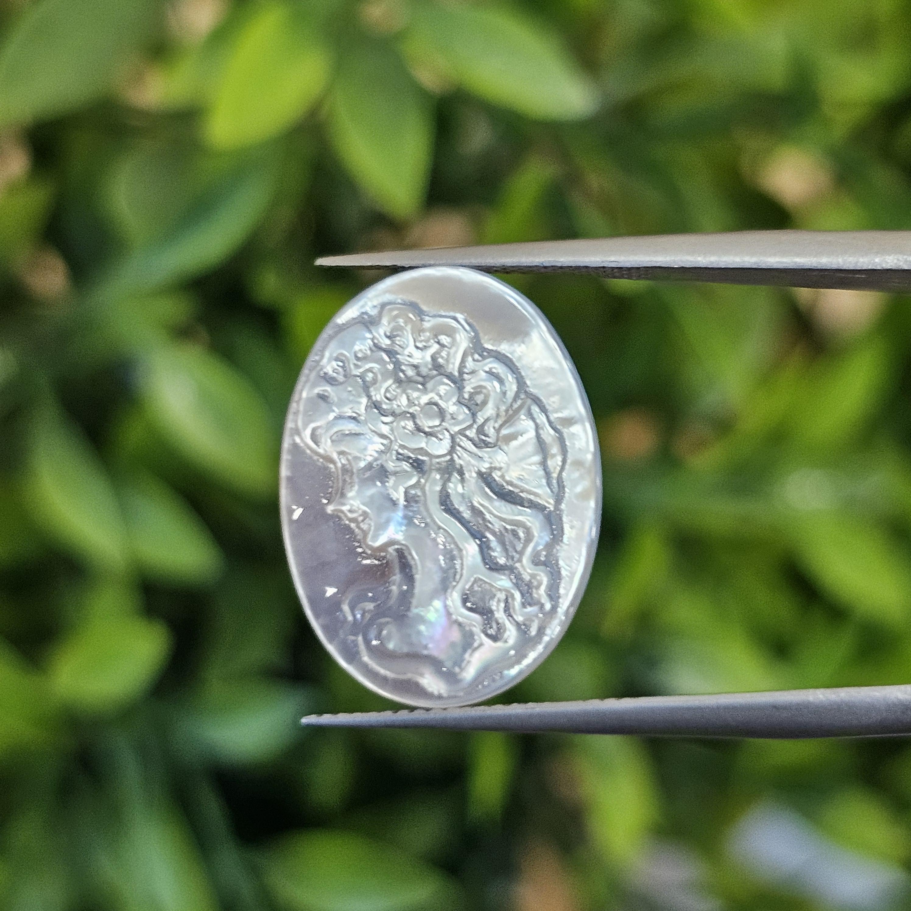 เปลือกหอยมุก แกะสลัก Pearl Shell Carved 4.12 กะรัต (Cts.)