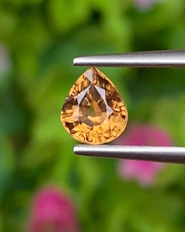 พลอย เพทาย (Zircon) 1.07 กะรัต (Cts.) พลอยแท้ อัญมณีมงคลประจําวันเกิด เครื่องประดับพลอย