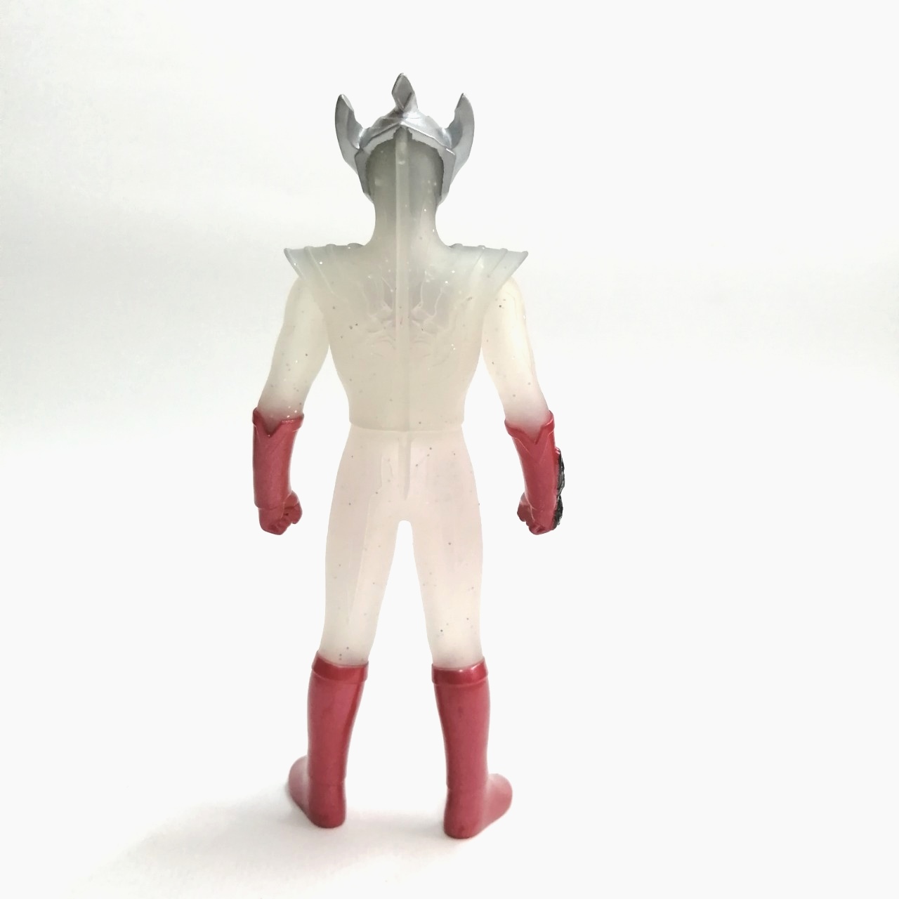 ซอฟ 5.5 นิ้ว ตัวพิเศษ อุลตร้าแมนไทกะ สีขาวใสใส่กากเพชรทำสีเฉพาะจุด สภาพดีมีรอยบ้าง