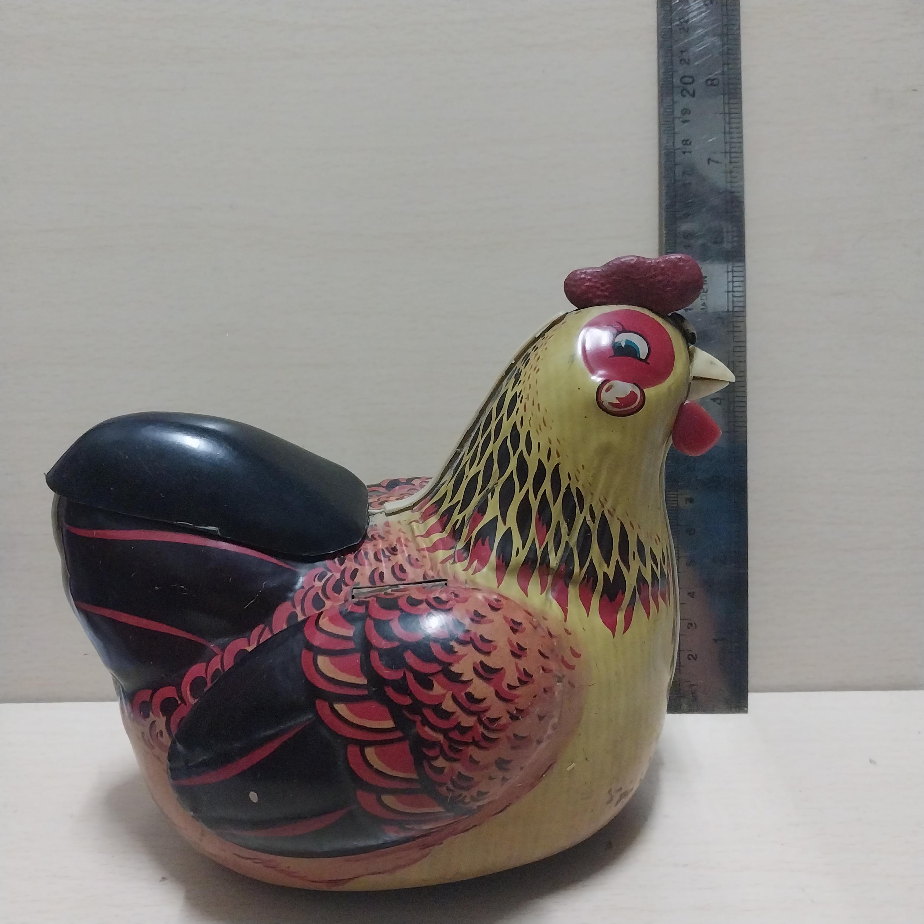 มีหลายภาพ ,ตุ๊กตาสังกะสีไก่ออกไข่ **ระบบใช้งานไม่ได้ สำหรับสะสมเท่านั้น