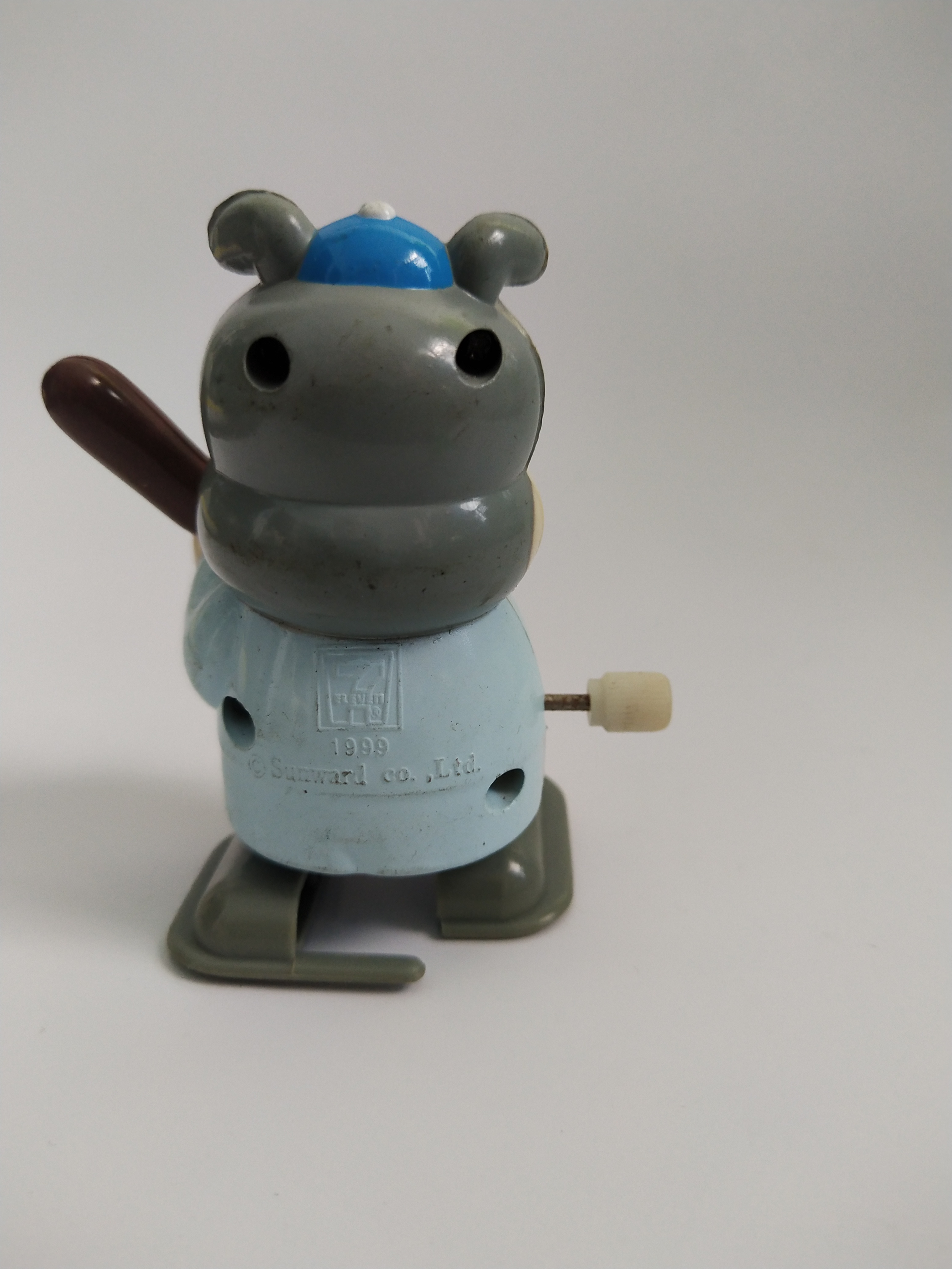 มีหลายภาพ ตุ๊กตาไขลาน หมาถือไม้เบสบอล Premium 7-eleven